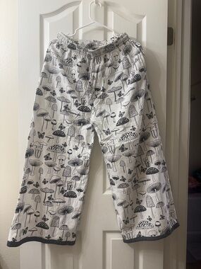 Rising International Black & White Mushroom Print wide leg pants